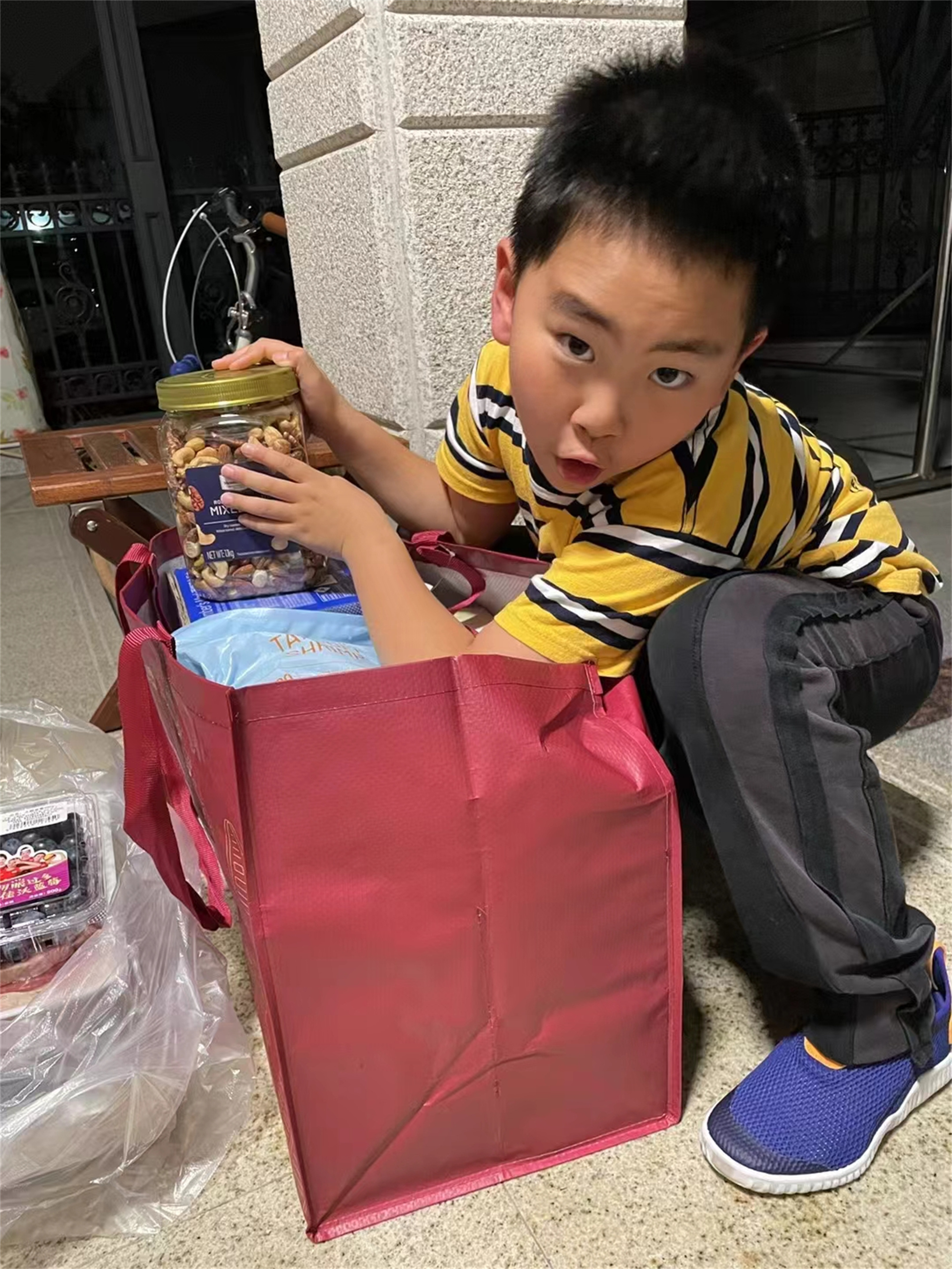 1653393929207170.jpeg staff2.jpeg